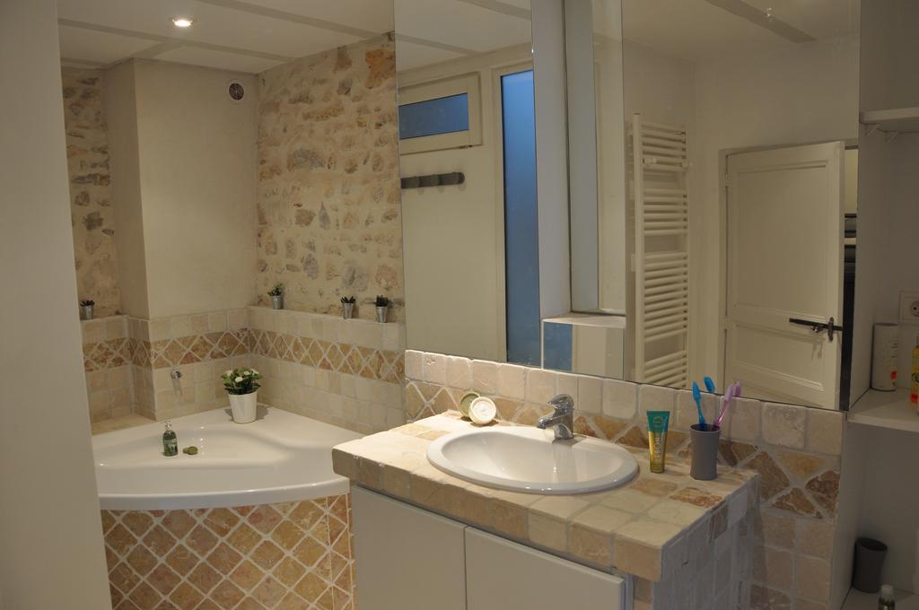 Holiday In Arles -Maison Du Centre Historique ภายนอก รูปภาพ